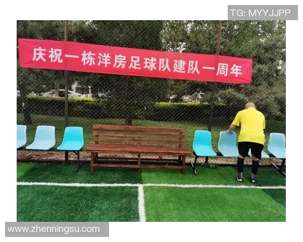 足球明星齐聚一堂合影留念展现团结与友谊的精彩瞬间