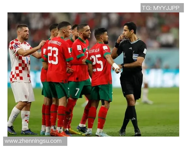 最强壮的足球明星们如何在赛场上展现力量与技巧的完美结合 最强壮的足球明星们如何在赛场上展现力量与技巧的完美结合