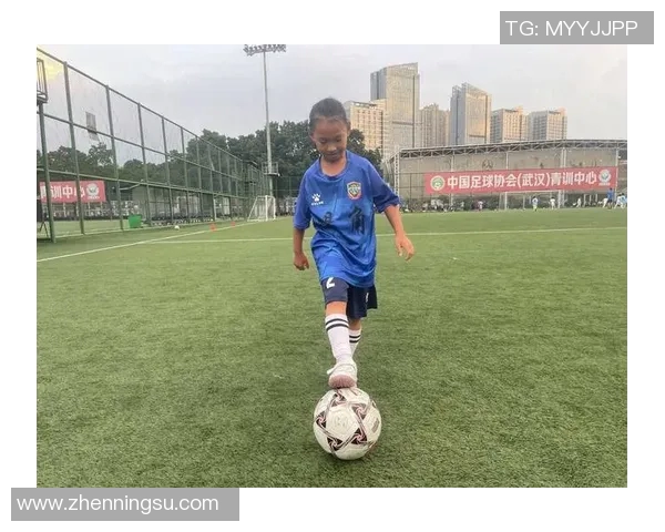 武汉足球队的心理素质揭秘：如何在赛场上展现强大内心与团队精神